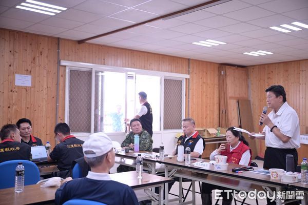 ▲▼災害應變中心在光復糖廠前進指揮所召開定期災後復原會議，由縣長徐榛蔚親自主持。（圖／花蓮縣政府提供，下同）