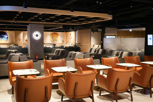 ▲▼松山機場五月新開幕「環亞貴賓室」，牛肉麵、鹹豆漿，各種台味小吃端上桌。（圖／部落客水晶提供）