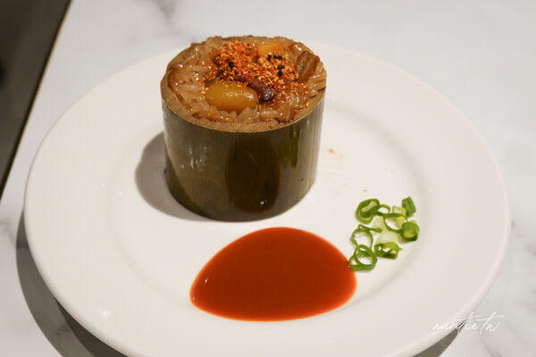 ▲▼松山機場五月新開幕「環亞貴賓室」，牛肉麵、鹹豆漿，各種台味小吃端上桌。（圖／部落客水晶提供）