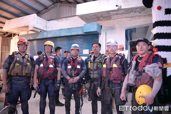 ▲▼花蓮縣長徐榛蔚25日晚間前往災害前進指揮所召開第6次工作會議。（圖／花蓮縣政府提供，下同）