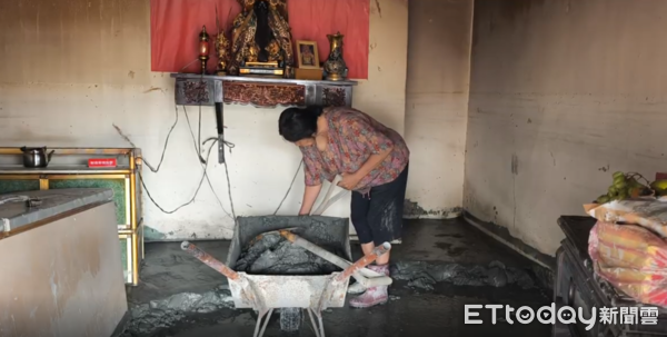 ▲▼花蓮堰塞湖溢流，楊姓老婦獨自清理家園。（圖／記者陳煥丞攝）