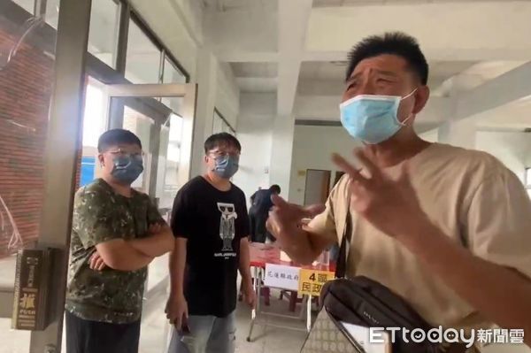 ▲家屬難以接受親人離世的消息，更怒斥政府無作為。（圖／記者陳煥丞攝）