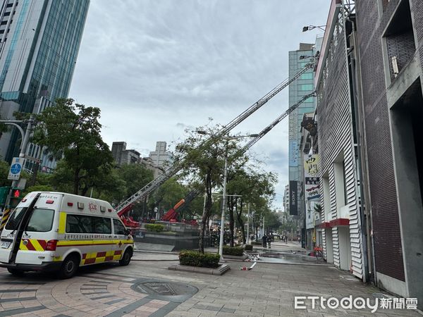 ▲▼北市足體養生館在26日上午11時許傳出火警。(圖／記者邱中岳翻攝）