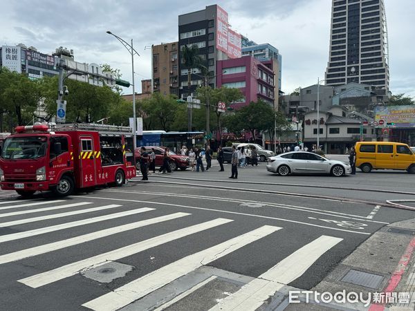 ▲▼北市足體養生館在26日上午11時許傳出火警。(圖／記者邱中岳翻攝）