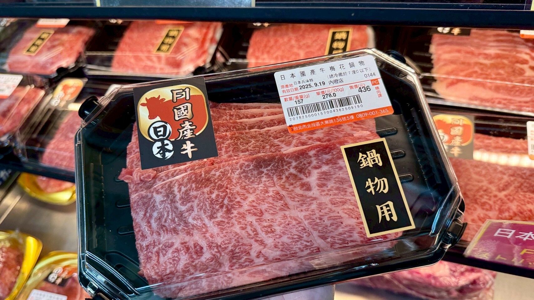 ▲▼家樂福近來引進台灣首見「日本F1國產牛」，同步也販售多款「夾鏈袋包裝火鍋、燒烤肉片」。（圖／業者提供）