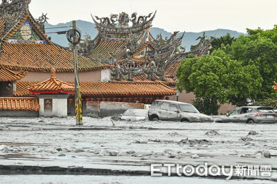 野溪流入河床溢漫回流佛祖街 前進協調所:已進行封堵工作