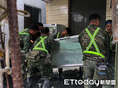 快退伍了！他見花蓮召急令「銷假救災」謝女友體諒　全場讚爆