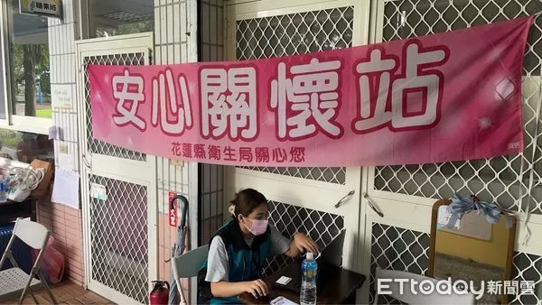 ▲▼玉里醫院動員團隊成立臨時「安心小站」進駐災區，提供醫護支援。（圖／玉里醫院提供，下同）