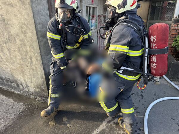 ▲彰化平房火警68歲許男雙腳燒燙傷意識不清送醫。（圖／記者唐詠絮翻攝）