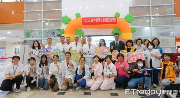 ▲國健署推動「以家庭為中心」兒童癌症照護模式，跨專科團隊與學校、社會資源合作，陪伴癌童一路走過治療歷程。（記者林東良翻攝，下同）