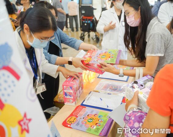 ▲國健署推動「以家庭為中心」兒童癌症照護模式，跨專科團隊與學校、社會資源合作，陪伴癌童一路走過治療歷程。（記者林東良翻攝，下同）