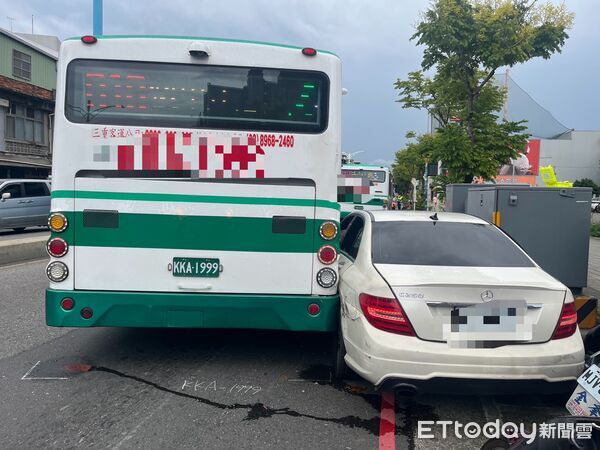 ▲穿著黑絲襪套裝的許女，稱恍神才發生事故，卻被警方搜出喪屍煙彈。（圖／記者陸運陞翻攝）