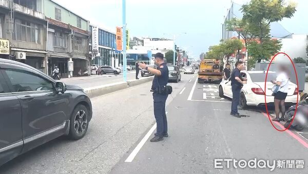 ▲穿著黑絲襪套裝的許女，稱恍神才發生事故，卻被警方搜出喪屍煙彈。（圖／記者陸運陞翻攝）