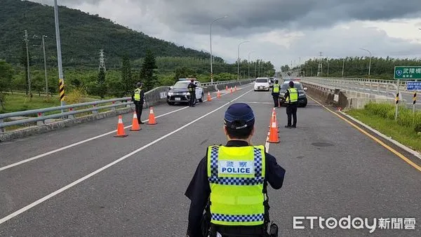 ▲教師節連假車潮湧現。（圖／記者楊晨東翻攝）