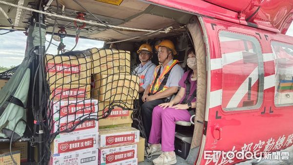 ▲台電搭直升機勘災研擬復電方案。（圖／記者楊晨東翻攝）