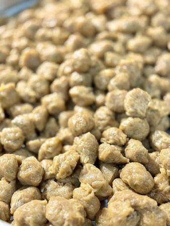 ▲▼500碗現煮雙葉海鮮魚麵，走進中央市場80年老店「雙葉福州魚丸燕餃店」。（圖／部落客小虎提供）