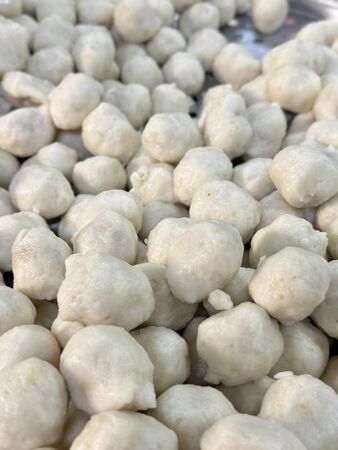 ▲▼500碗現煮雙葉海鮮魚麵，走進中央市場80年老店「雙葉福州魚丸燕餃店」。（圖／部落客小虎提供）