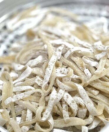 ▲▼500碗現煮雙葉海鮮魚麵，走進中央市場80年老店「雙葉福州魚丸燕餃店」。（圖／部落客小虎提供）