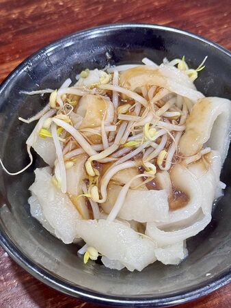 ▲▼500碗現煮雙葉海鮮魚麵，走進中央市場80年老店「雙葉福州魚丸燕餃店」。（圖／部落客小虎提供）