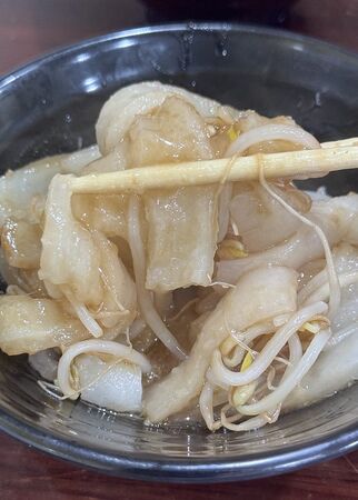 ▲▼500碗現煮雙葉海鮮魚麵，走進中央市場80年老店「雙葉福州魚丸燕餃店」。（圖／部落客小虎提供）