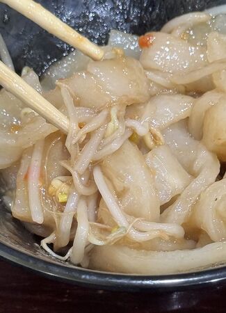 ▲▼500碗現煮雙葉海鮮魚麵，走進中央市場80年老店「雙葉福州魚丸燕餃店」。（圖／部落客小虎提供）