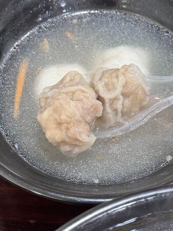 ▲▼500碗現煮雙葉海鮮魚麵，走進中央市場80年老店「雙葉福州魚丸燕餃店」。（圖／部落客小虎提供）