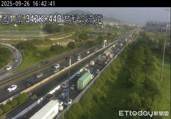 ▲▼國1北上高科交流道2車事故佔用內線　車流塞爆！大回堵7km。（圖／記者賴文萱翻攝）