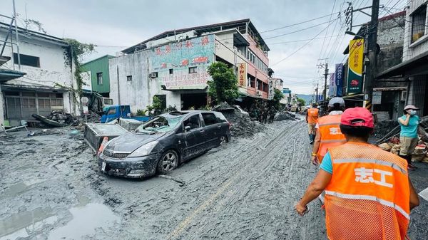 ▲▼民進黨志工隊赴花蓮救災。（圖／民進黨提供）
