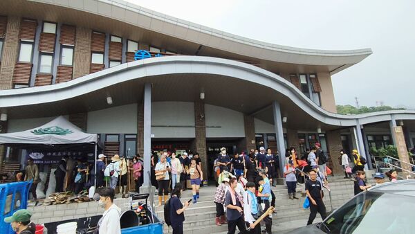 ▲▼大批民眾湧入花蓮救災。（圖／翻攝胡仁順臉書）