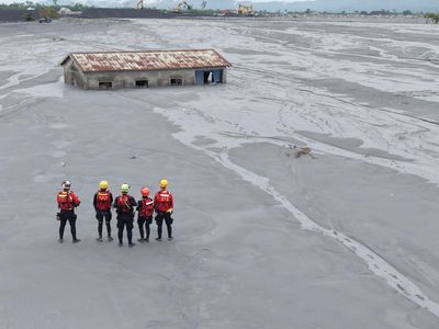 救人之外更要重建! 新北特搜隊出動20台大型機具協助災後清理