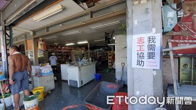 鏟子超人注意!花蓮光復湧入大量志工 災戶門口「貼7字」求助