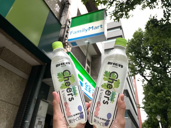 ▲▼全家近來推出「香菜氣泡水」。（圖／業者提供）