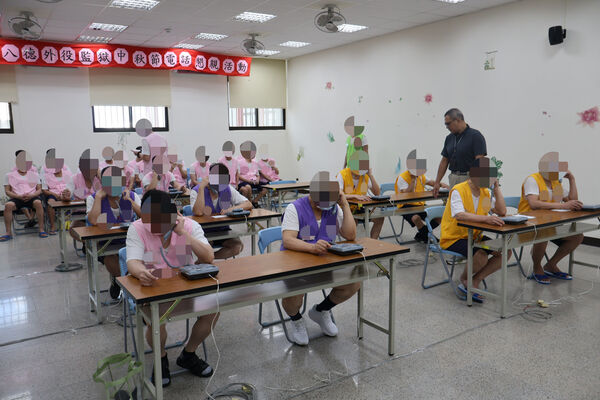 ▲▼八德外役監舉辦「中秋節電話懇親」。（圖／八德外役監提供）