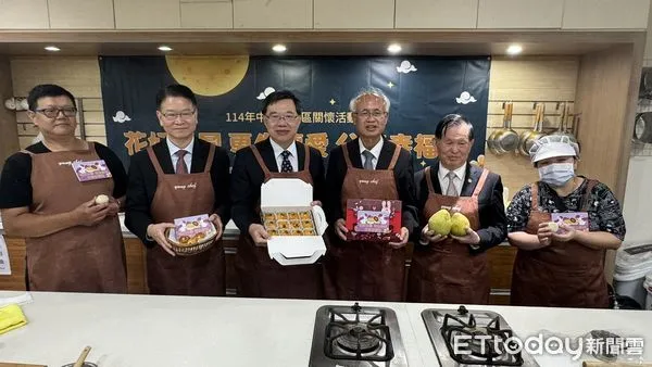 ▲▼臺灣更生保護會臺北分會「花好月圓　更生傳愛　分享幸福甜—中秋節社區關懷活動」。法務部政務次長徐錫祥、保護司視察歐惠婷、高等檢察署檢察長張斗輝（臺灣更生保護會董事長）、臺北地方檢察署檢察長王俊力、財團法人台灣更生保護會臺北分會主任委員林炳耀（圖／臺灣更生保護會臺北分會提供）