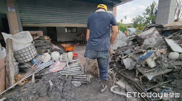 ▲▼花蓮光復災情，書店老闆摩利倉庫全毀。（圖／記者黃彥傑翻攝）