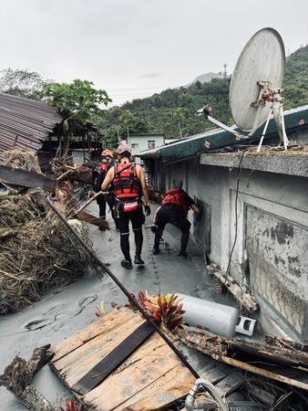 ▲▼新北特搜隊至花蓮縣協助災後修復。（圖／新北特搜隊提供）