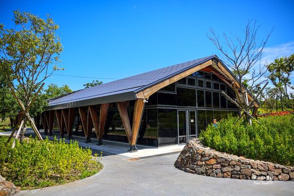 ▲▼礁溪咖啡館「Herbelle Tea湖畔茶屋」，宜蘭坐擁龍潭湖景的景觀咖啡廳。（圖／部落客陳小可提供）