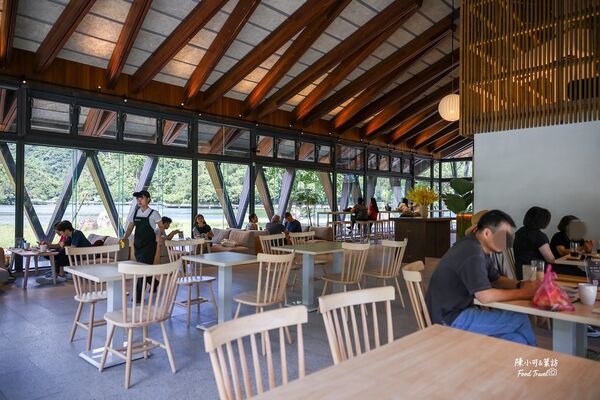 ▲▼礁溪咖啡館「Herbelle Tea湖畔茶屋」，宜蘭坐擁龍潭湖景的景觀咖啡廳。（圖／部落客陳小可提供）