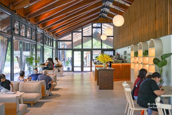 ▲▼礁溪咖啡館「Herbelle Tea湖畔茶屋」，宜蘭坐擁龍潭湖景的景觀咖啡廳。（圖／部落客陳小可提供）