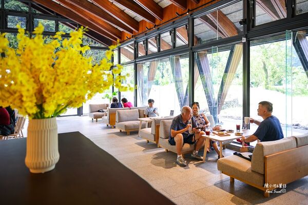 ▲▼礁溪咖啡館「Herbelle Tea湖畔茶屋」，宜蘭坐擁龍潭湖景的景觀咖啡廳。（圖／部落客陳小可提供）