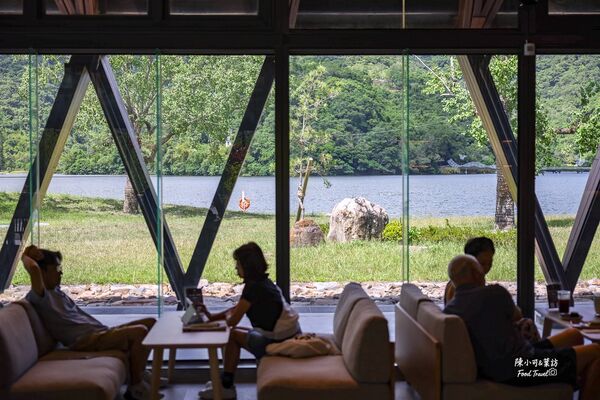 ▲▼礁溪咖啡館「Herbelle Tea湖畔茶屋」，宜蘭坐擁龍潭湖景的景觀咖啡廳。（圖／部落客陳小可提供）