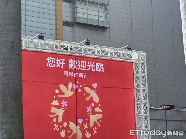 ▲新光三越台中中港店重新開幕。（圖／記者蔡惠如攝）