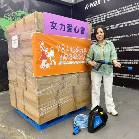 ▲于美人請各方幫忙，下周一將送高壓清水機到花蓮。（圖／翻攝臉書）