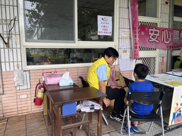 ▲▼安心小站提供醫療服務與心理安撫。（圖／衛福部提供）