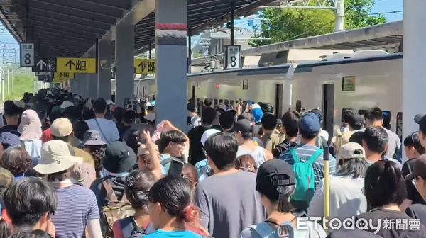 ▲▼義工擠爆光復火車站。（圖／地方中心攝)