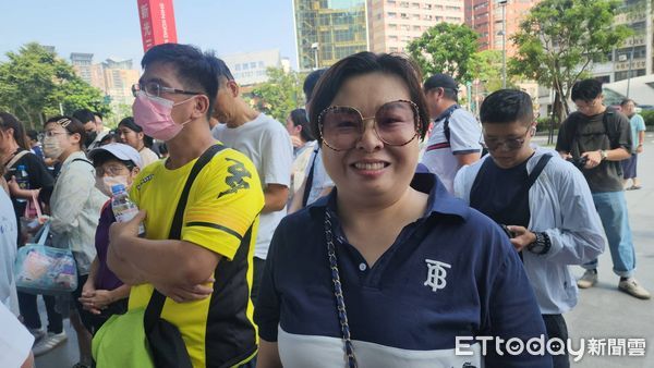 ▲消費者搶買iPhone。（圖／記者游瓊華攝）