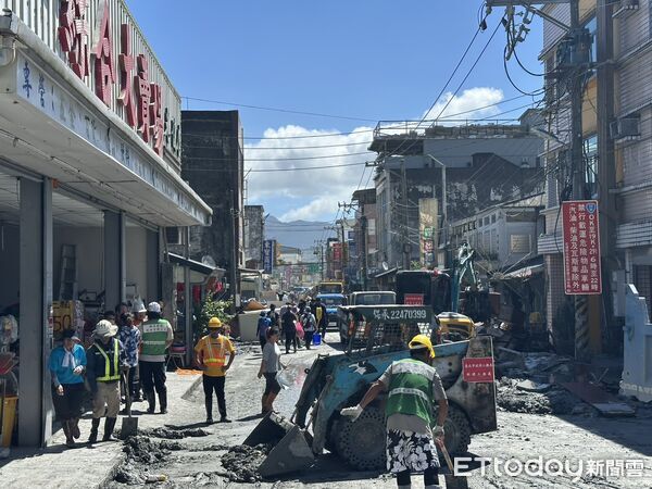 ▲▼義工擠爆光復火車站。（圖／地方中心攝)