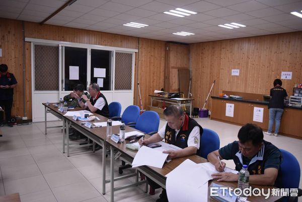 ▲▼花蓮縣政府召開第8次工作會議，由於馬太鞍溪仍不斷溢流，會中九河局承諾2日內阻斷水流。（圖／花蓮縣政府提供，下同）