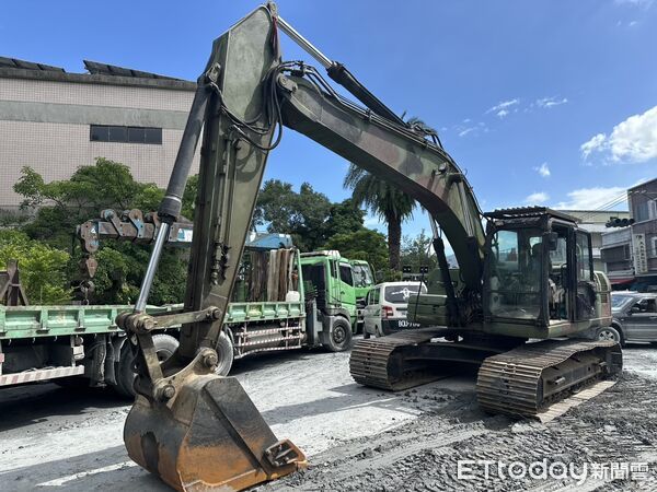 ▲▼國軍出動迷彩裝怪手搶入花蓮光復災區救災。（圖／記者白珈陽攝）