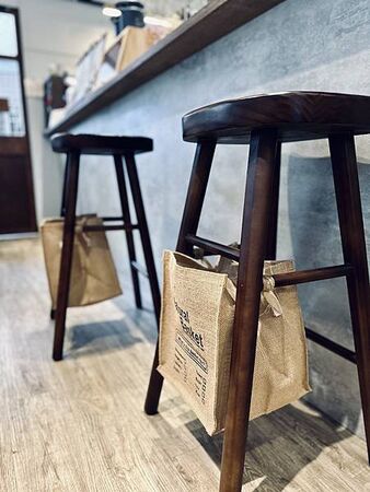 ▲▼藏在新莊傳統市場裡的日式文青咖啡館「何止」。（圖／部落客泰劉提供）